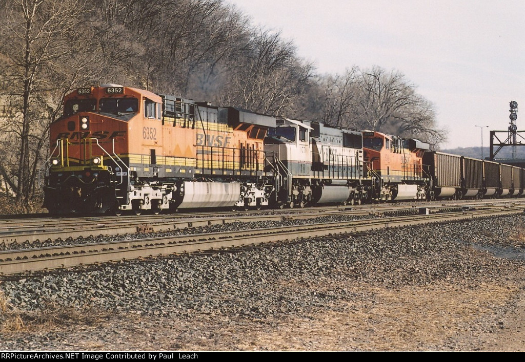 Empty coal train rolls west through Hoffman